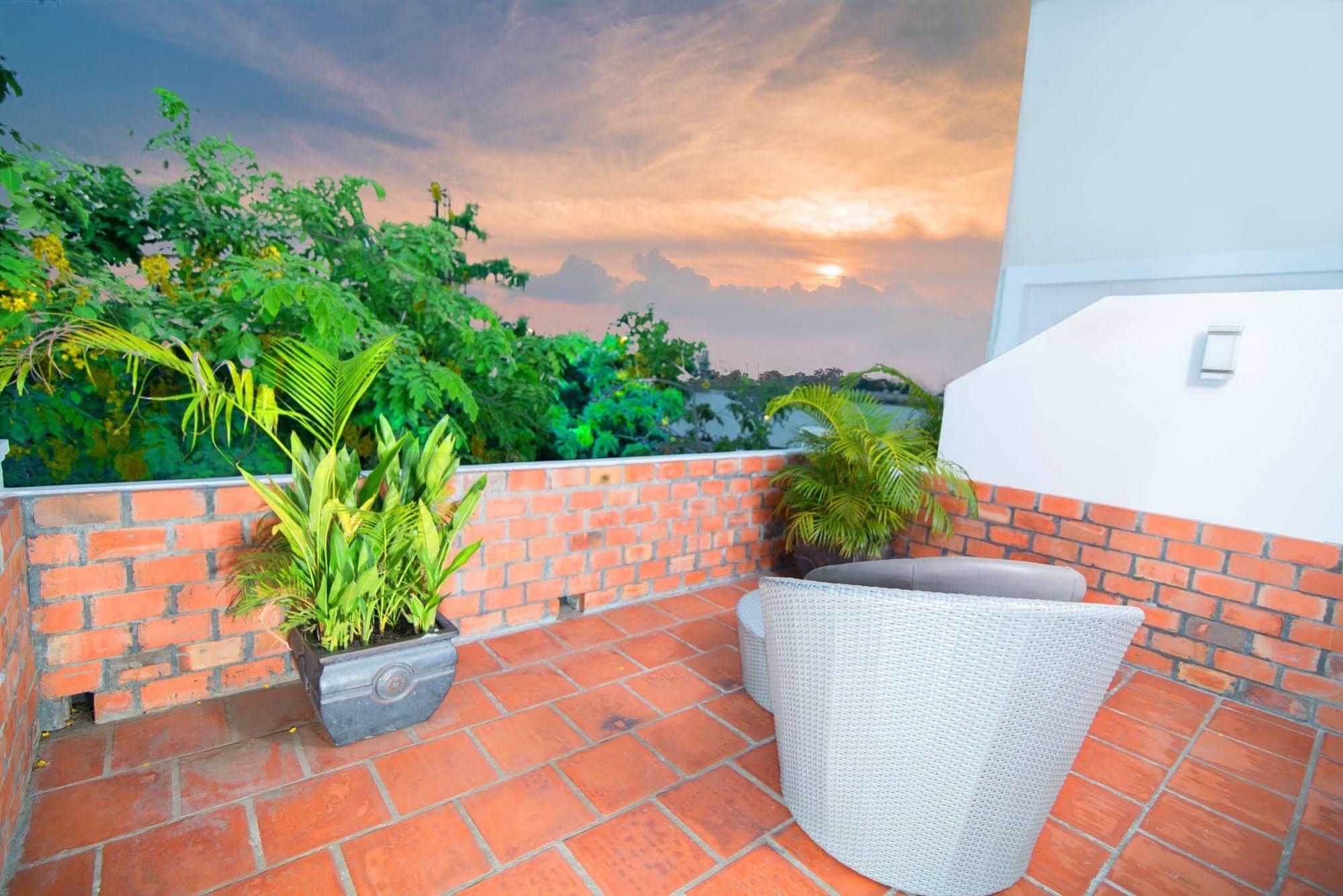Riverview Cambodia Boutique Hotel Phnom Penh Exterior photo